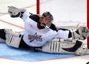 九游娱乐网站-赛道上的毫厘之争，维斯塔潘高光表现助迈凯伦险胜雷诺