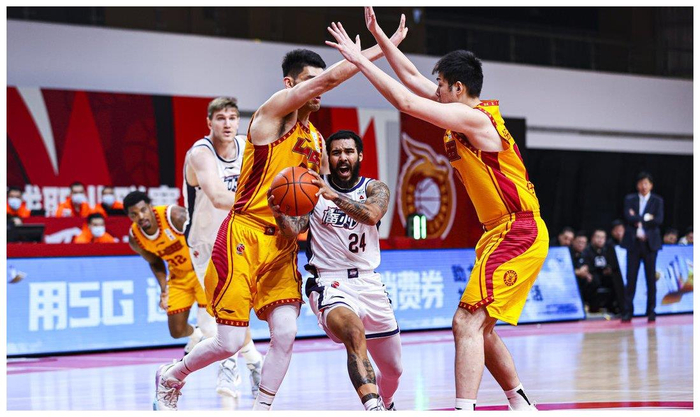 力克对手逆转胜利，刷新联赛记录