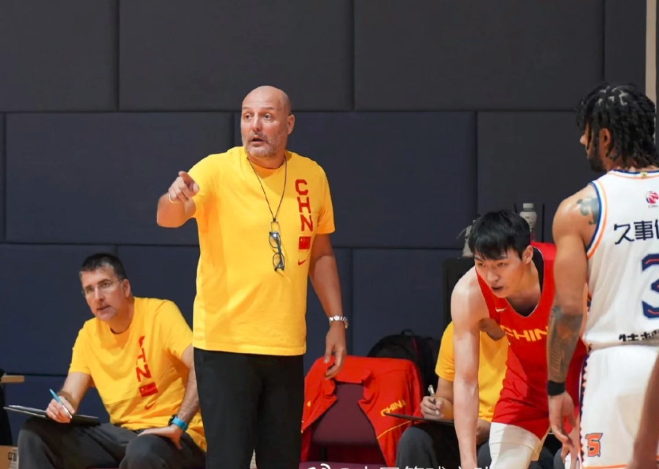 教练战术高明,率领球队一路高歌猛进的简单介绍 教练战术高明,率领球队一路高歌猛进的简单介绍