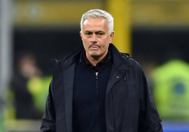 教练战术高明,率领球队一路高歌猛进的简单介绍 教练战术高明,率领球队一路高歌猛进的简单介绍