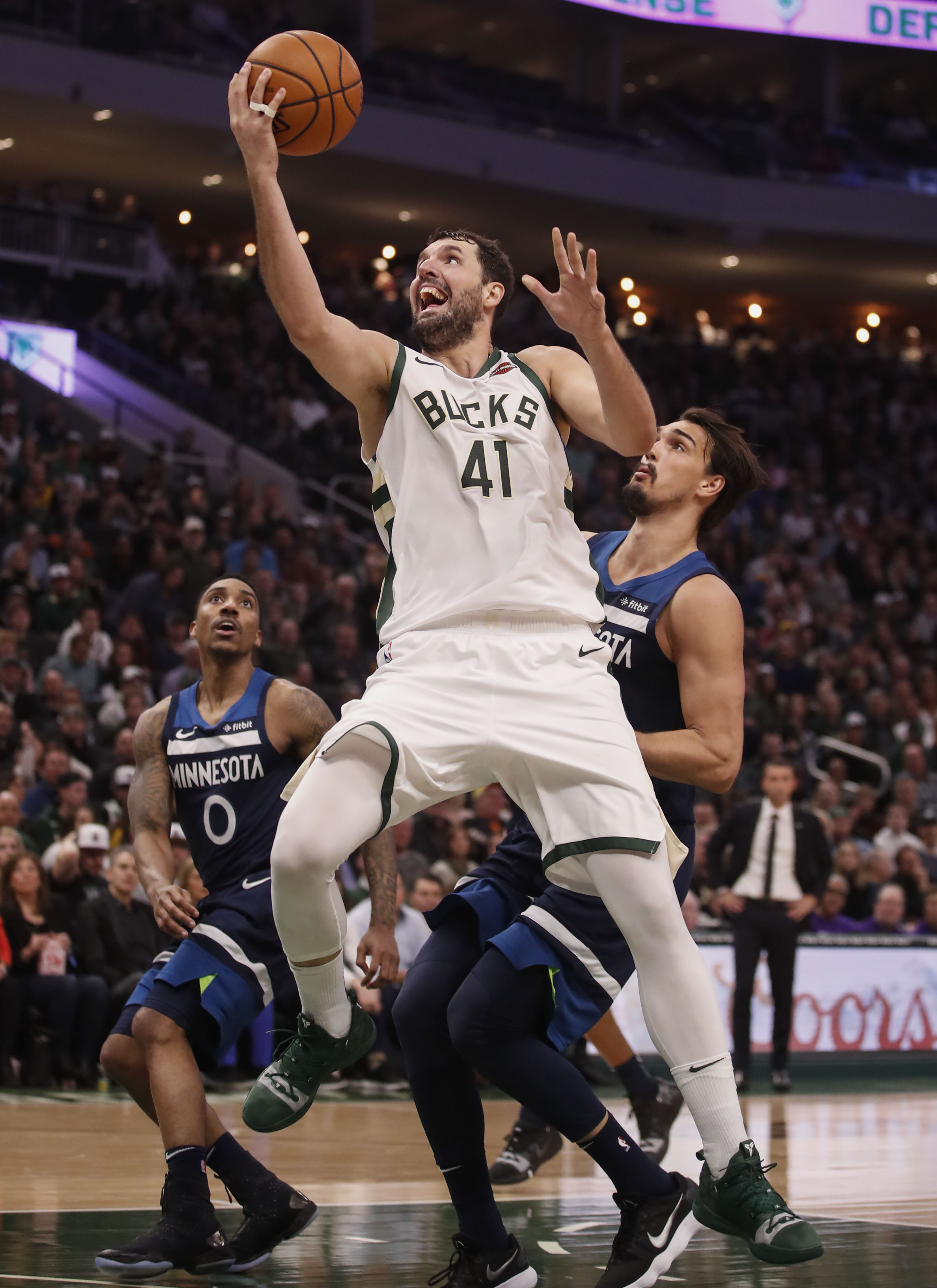 东部联盟赛场一片红火,雄鹿队表现抢眼的简单介绍 东部联盟赛场一片红火,雄鹿队表现抢眼的简单介绍