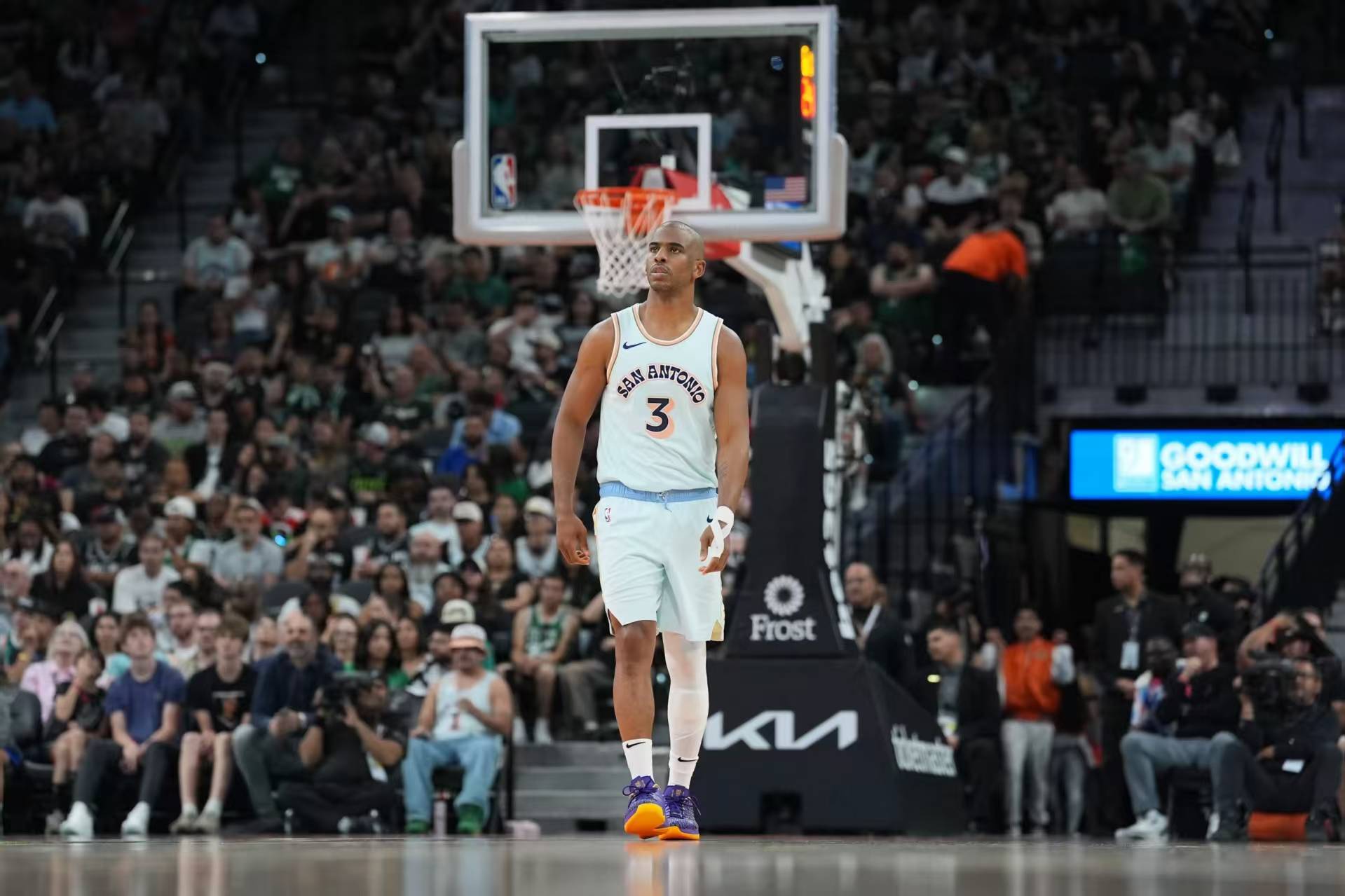 爵士明星球员出征全明星赛,展现技术优势的简单介绍 爵士明星球员出征全明星赛,展现技术优势的简单介绍