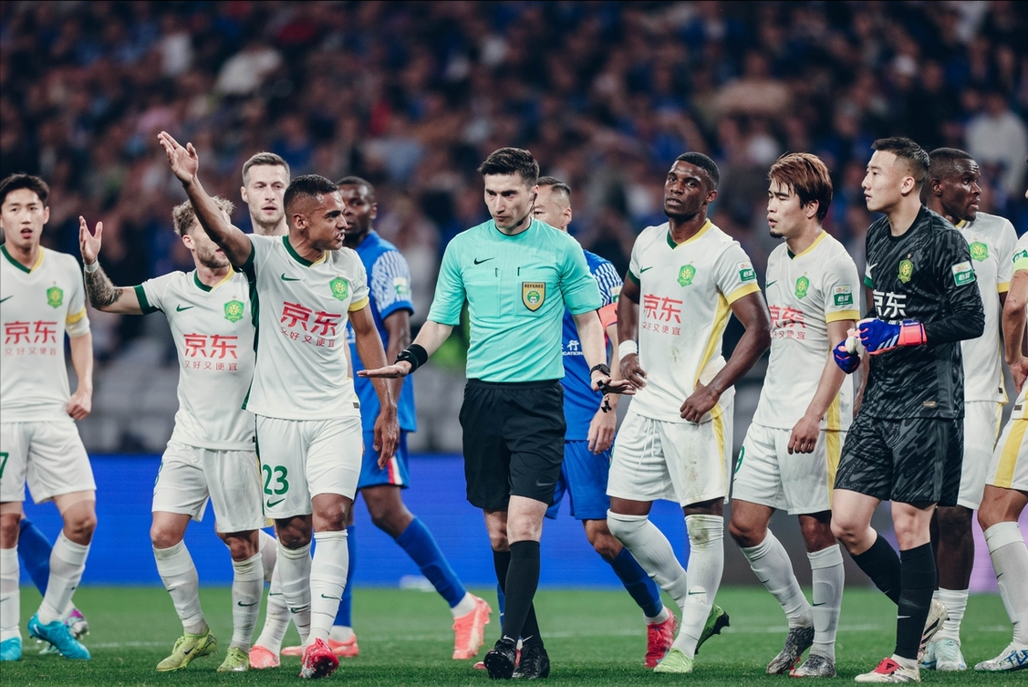 上海申花客场胜出，追赶上游球队的简单介绍