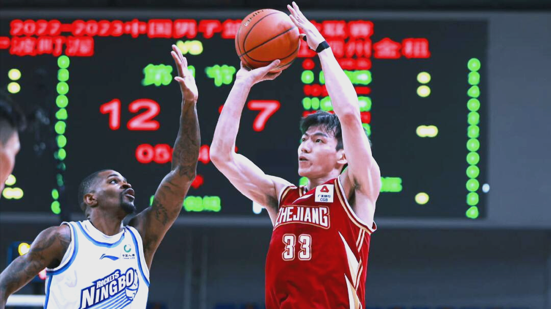 浙江男篮在比赛中展现出强大实力 浙江男篮在比赛中展现出强大实力