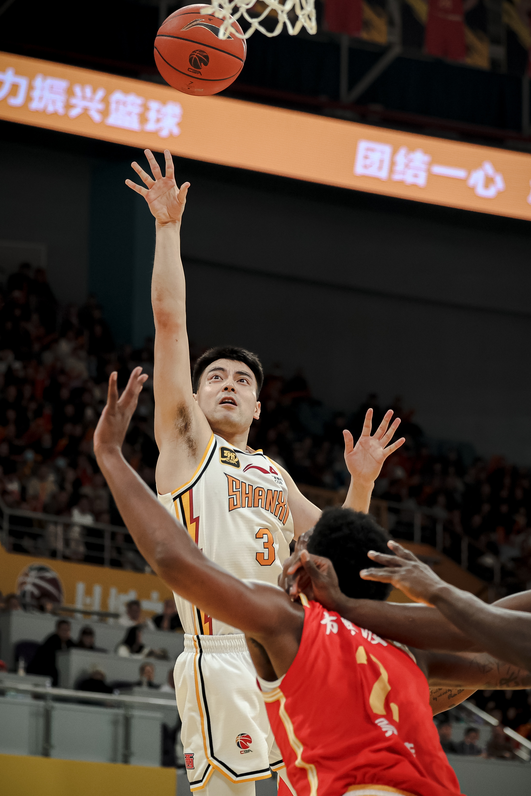 浙江男篮在比赛中展现出强大实力 浙江男篮在比赛中展现出强大实力