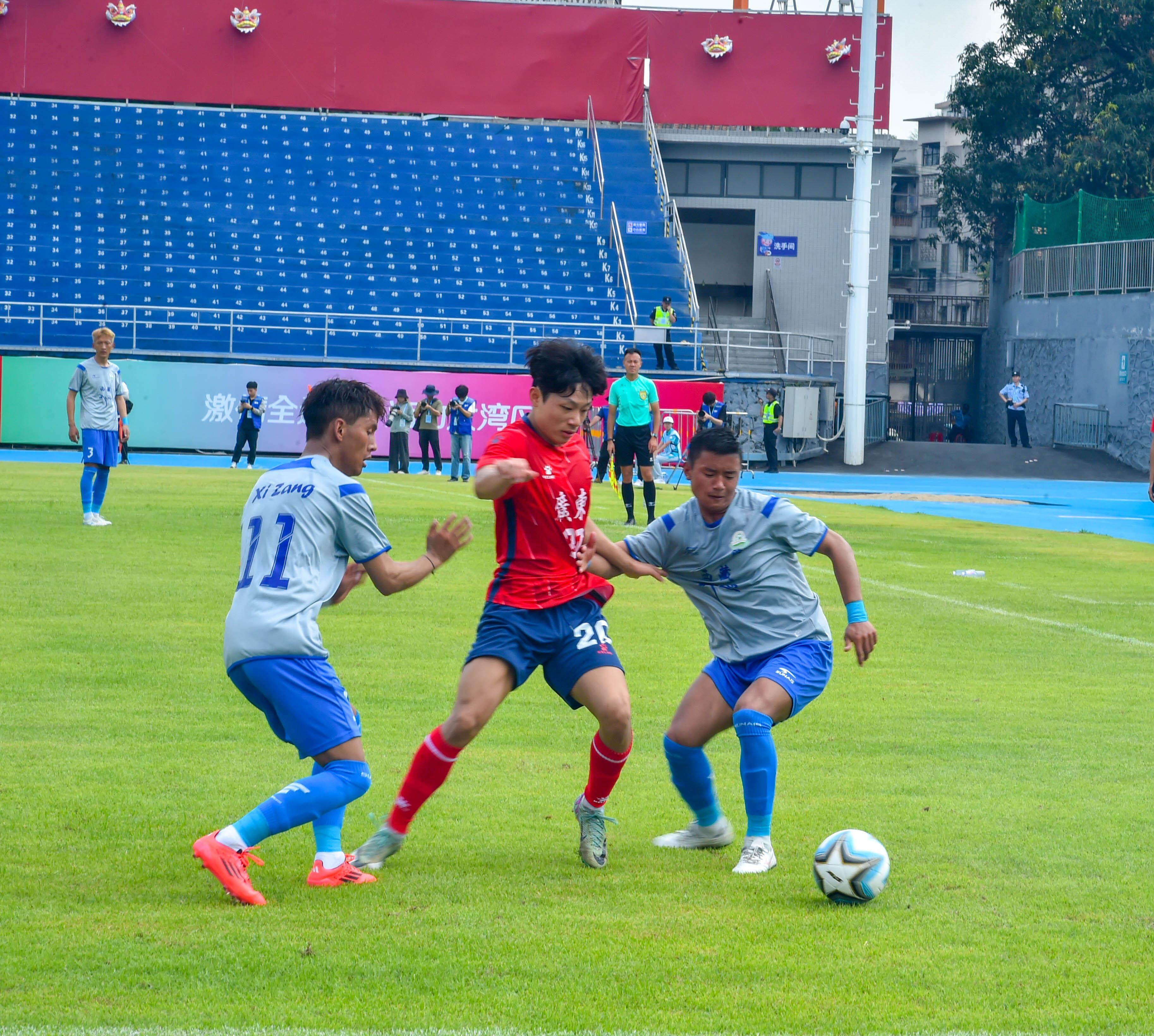 足球赛事激发民众热爱足球热情的简单介绍 足球赛事激发民众热爱足球热情的简单介绍