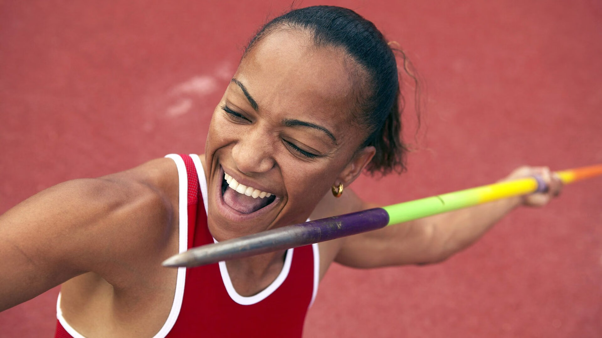 赛道上的红色风暴，维斯塔潘扛起全队，红牛车队轻取梅赛德斯